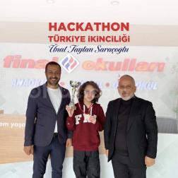 Geleceği Kodlayan Başarı: Ünal Taylan Robotik Kodlamada Zirvede!