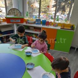 Minik Ellerden Büyük Sanat: Okulumuzda Renklerin Dansı