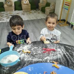 Minik Eller İş Başında: Eğlenceli Duyusal Oyun ve Mutfak Atölyesi
