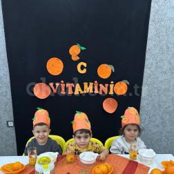 Minik Ellerden Sağlık Deposu: Okulumuzda C Vitamini Şenliği!