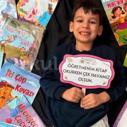 🐛 Kitap Kurdu Etkinliği: Okuma Aşkı Başlıyor