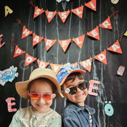 SESLİ HARFLER PODYUMDA...