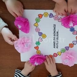 Dünyanın En Kıymetli Emeği: Minik Ellerden Annelerine...