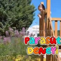 Küçük Bilim İnsanları İş Başında: Eğlenceli Paraşüt Deneyi 