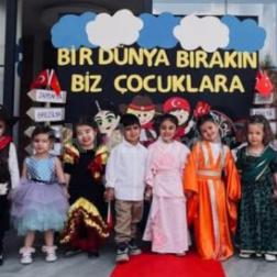 Dünyanın Tüm Renkleri 23 Nisan Coşkusunda Buluştu!