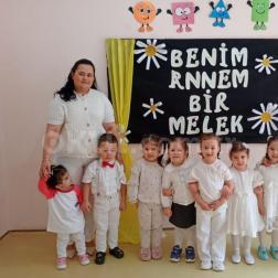 Okulumuzda Anneler Günü Coşkusu!