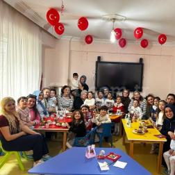 Gökkuşağı Sınıfı Anneler Günü Kutlaması