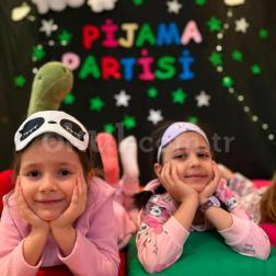 PİJAMA PARTİSİ