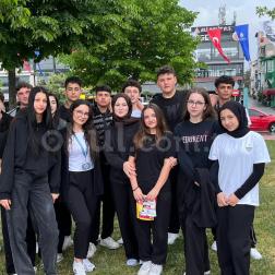 EDUKENT ÖĞRENCİLERİNDEN PATİLİ DOSTLARA SICAK BİR DOKUNUŞ