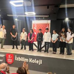 Sahnenin Yıldızları Parladı: Ortaokul Tiyatro Oyunumuz İzleyenleri Büyüledi! ✨
