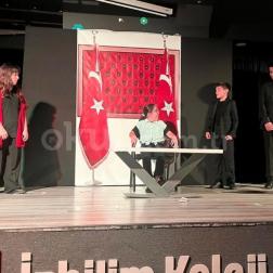 Sahnenin Yıldızları Parladı: Ortaokul Tiyatro Oyunumuz İzleyenleri Büyüledi! ✨