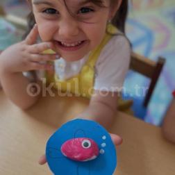 Denizden Sınıfa, Sınıftan Sanata: Taşlar Renkli Balıklara Dönüştü! 🐠