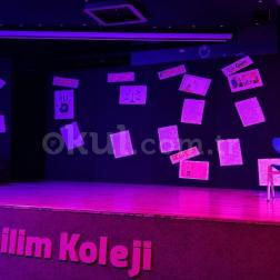 🎭 OKULLAR KAPANDI, PERDE KAPANMADI!