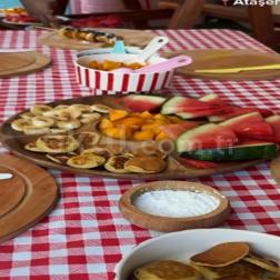 Bu haftaki mutfak atölyemizde çocuklarımızla birlikte nefis wafflelar hazırladık! 🧇🍌🍑