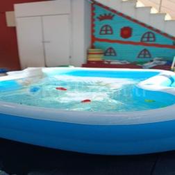 Okul Bahçesinde Havuz Keyfi! 💦☀️