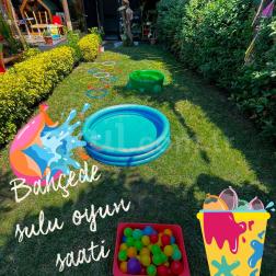 Serin, Islak, Neşeli: Bahçede Sulu Oyun Partisi! 💦☀️