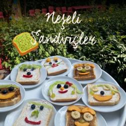 Neşeli Sandviçlerle Kahvaltı