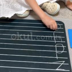 🌿 Montessori’de Okuma Yazma Çalışmaları Nasıl Yapılır?