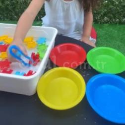 Bugün parçalarımızı renklerine göre ayırdık! 🧩