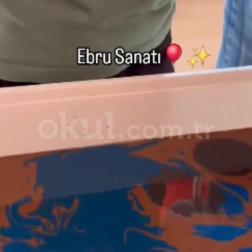 Renklerin Suda Dansı: Ebru Sanatı! 🎨💧