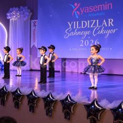 Bir yıl boyunca emekle, sevgiyle ve heyecanla hazırlanan minik yıldızlarımızın sahnedeki unutulmaz anları… ✨