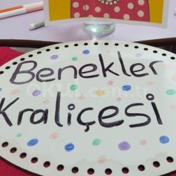 BENEKLER KRALİÇESİ