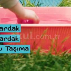Bahçemizde hem serinletici hem de eğlenceli ve odak gerektiren heyecan dolu bir su taşıma yarışı yaptık!