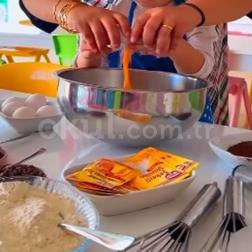 🧁🍫 Bugünün tatlı molası: Kakaolu Muffin!