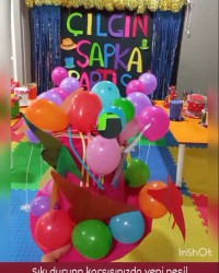 GÜNLERDEN ÇILGIN ŞAPKA PARTİMİZ