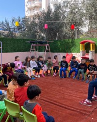 OKUL BAHÇESİNDE MÜZİK DERSİ <3