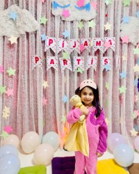 PİJAMA PARTİSİ