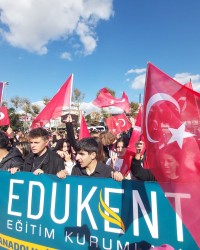ÖĞRENCİLERİMİZLE 29 EKİM KORTEJİ'NE KATILDIK.