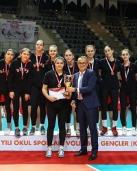 VOLEYBOL TAKIMIMIZ TÜRKİYE 4.SÜ1