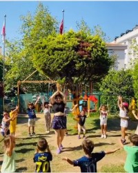 Çocuk Kalbi Bahçesinde Yaz Sabahları Dans ile Başlıyor..