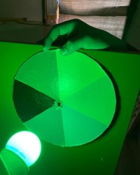 CİSİMLER NEDEN RENKLİ GÖZÜKÜR?