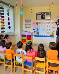 İNGİLİZCE ÖĞRENİYORUM.