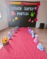 ÇILGIN ŞAPKA PARTİSİ