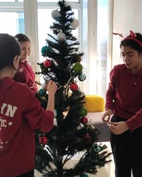 YILBAŞI AĞACIMIZI SÜSLEDİK