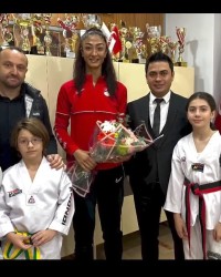 TAEKWONDO DÜNYA ŞAMPİYONU NAİFA KUŞ OKULUMUZDA!