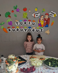 Turşu Kuruyoruz