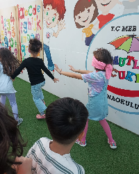 Bahçemiz Tadını Çıkarıyoruz, Körebe Oyunu Oynuyoruz