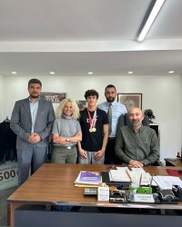 YÜZMEDE ALTIN MADALYA