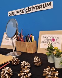 GÜLÜMSE ÇİZİYORUUMMM :)