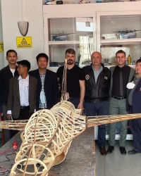 İLGİ ODAĞI OLMAYA DEVAM EDİYORUZ