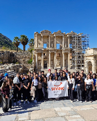 Özel Çekmeköy Sevinç Anadolu Lisesi İzmir'de.