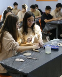 Ortaokul Psikoloğumuz 8. Sınıf Öğrencilerimizle Kil Şekillendirme Çalışması Yaptı