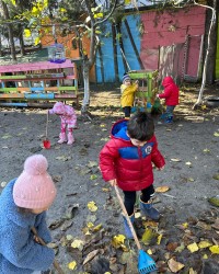 Sonbaharda Bahçemizi Temizliyoruz