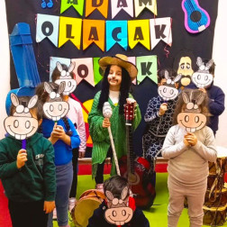 Sevgi ve Dostluk Şarkılarıyla Bir Yolculuk ''BARIŞ MANÇO''