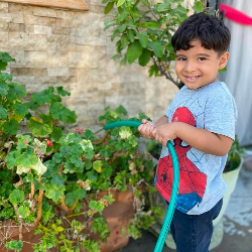 Bahçemizi Suluyoruz!