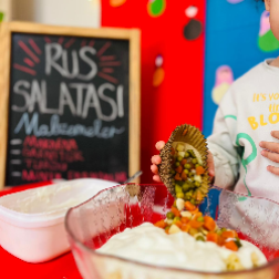 Özel Tuzla Renkli Düşler Anaokulu'nda Minik Şeflerle Rus Salatası Yapımı!